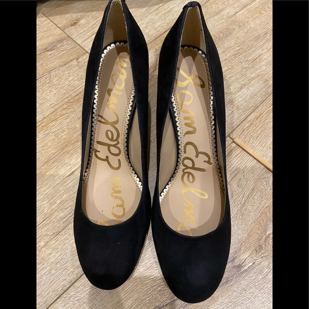 Black Suede pump